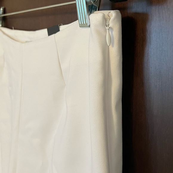 Neiman Marcus “Lisa” White Cropped Dress Pant - Picture 3 of 9